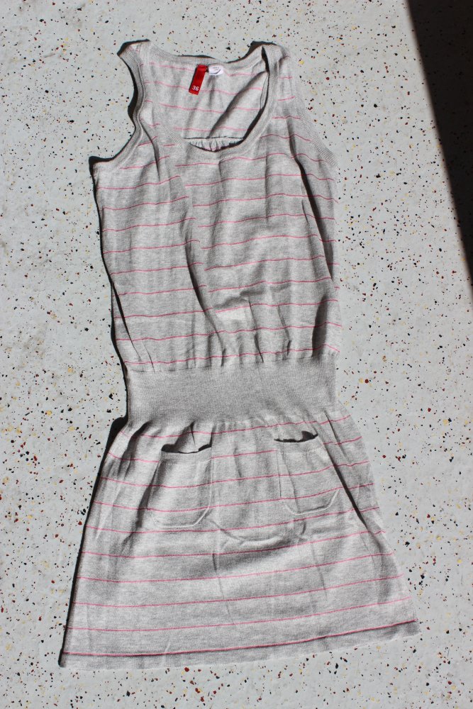 NEU! H&M Vintage 00-er Strickkleid Racerback Mini feiner Jersey hellgrau rosa