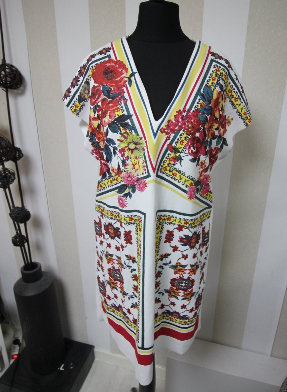 Zara Kleid Sommerkleid bunt Blumen Flowers
