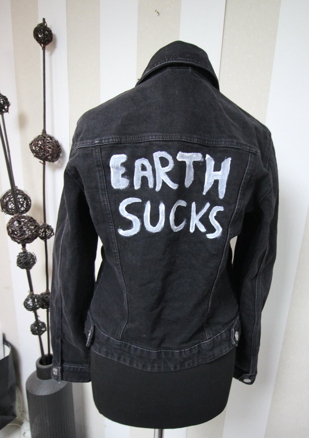 Zara Jeansjacke Earth Sucks Statement diy