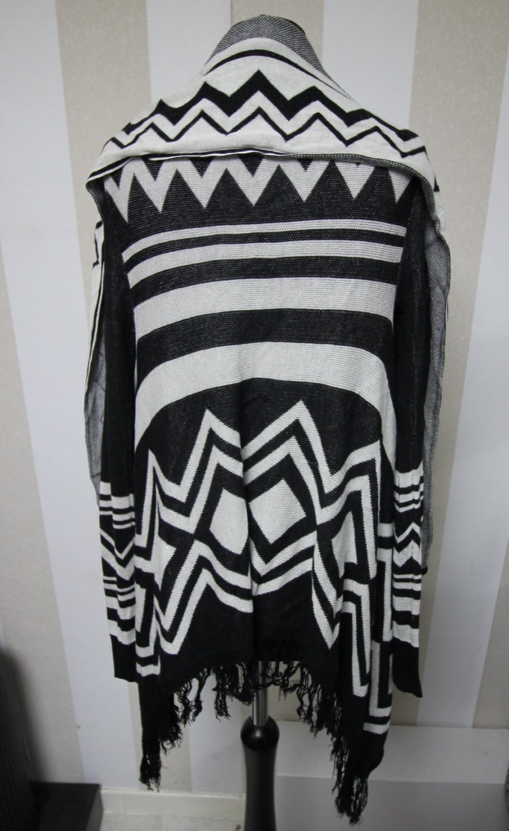 Bik Bok Strickjacke Fransen Cardigan Herbst aztec Muster mix