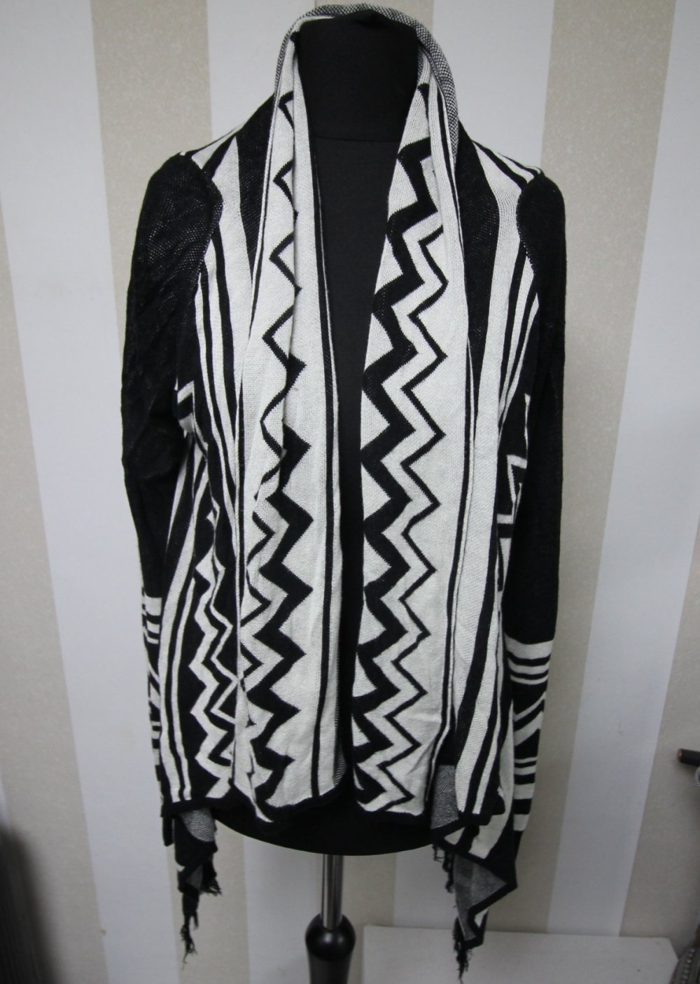 Bik Bok Strickjacke Fransen Cardigan Herbst aztec Muster mix