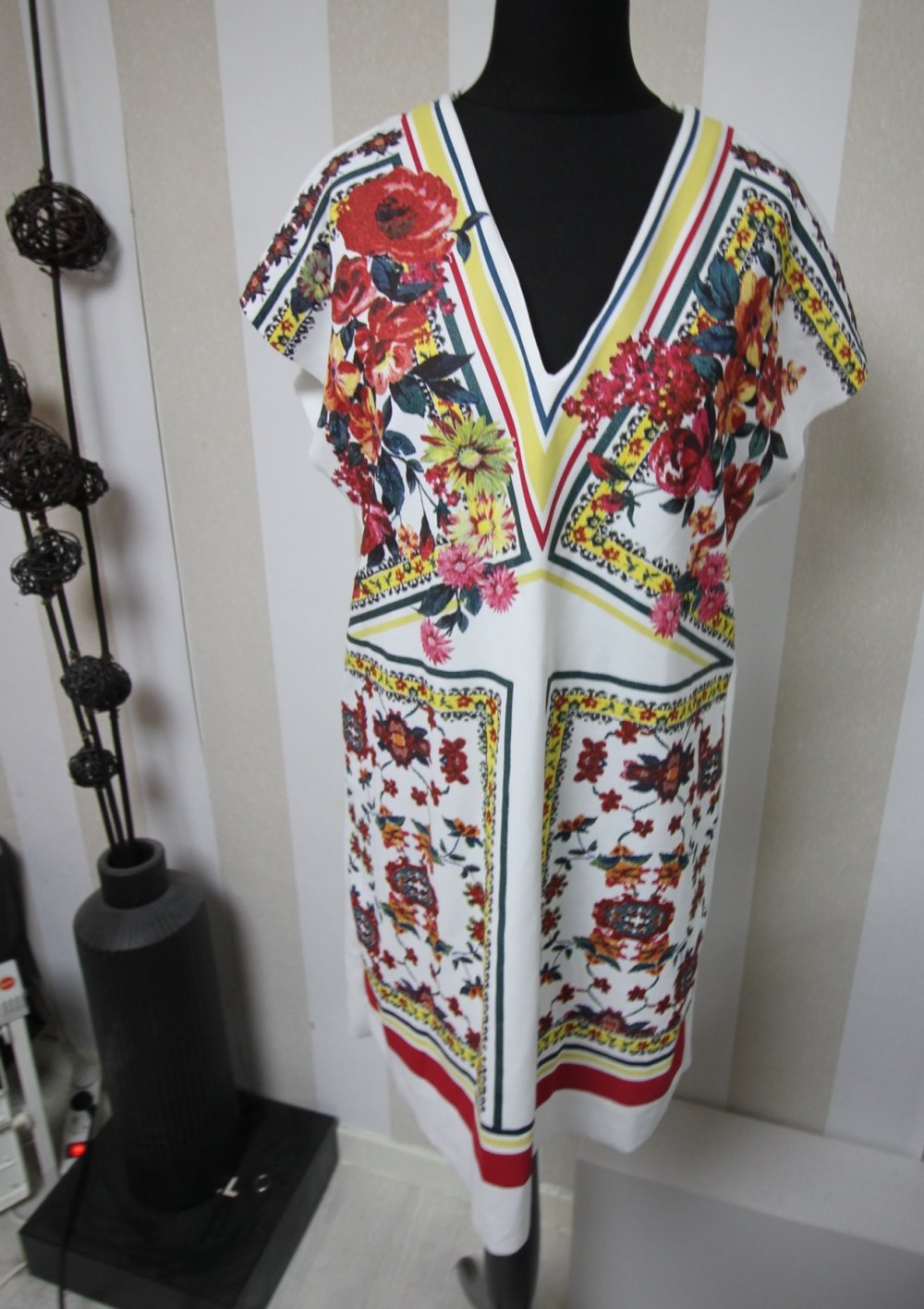 Zara Kleid Sommerkleid bunt Blumen Flowers