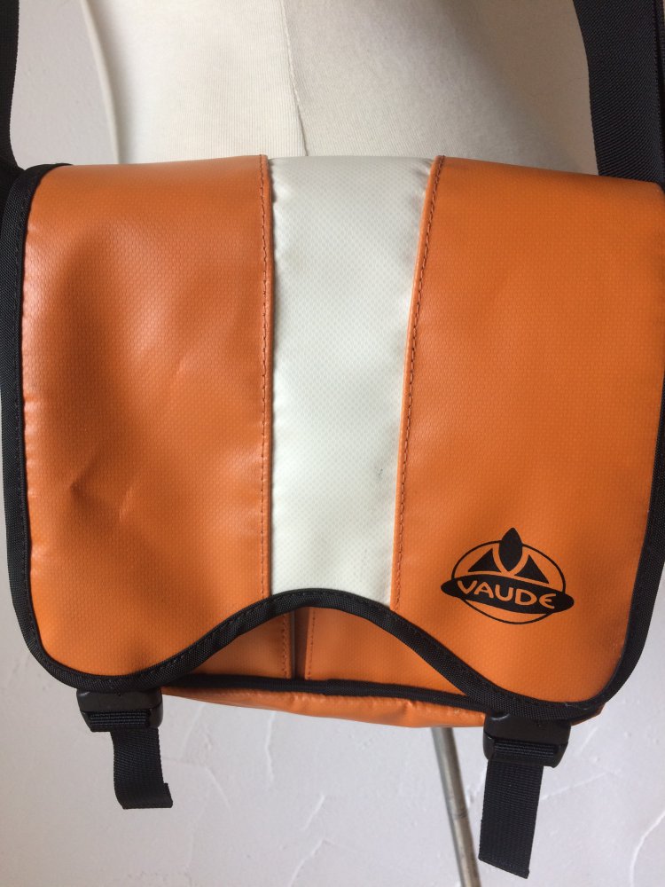 COOLE UMHÄNGETASCHE VON „VAUDE „