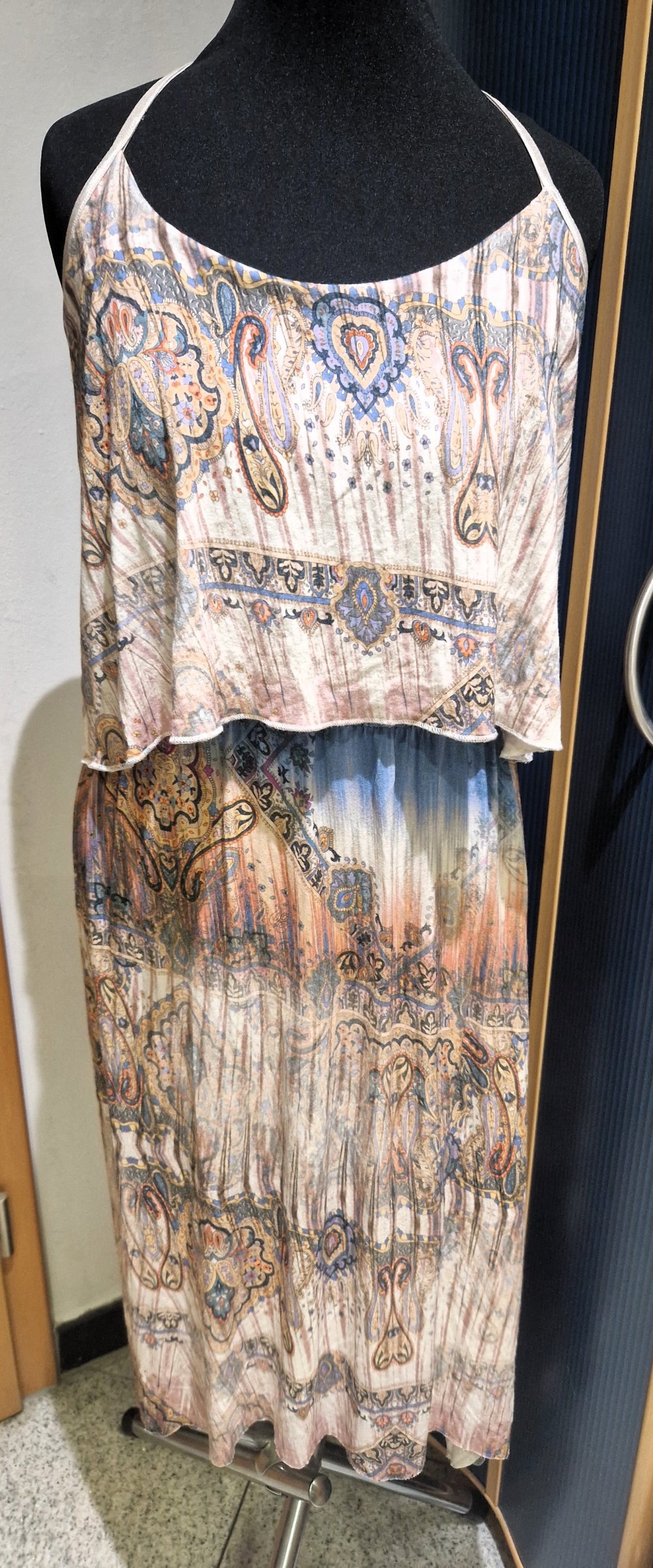 Handgenähtes Kleid mit Boho-Muster