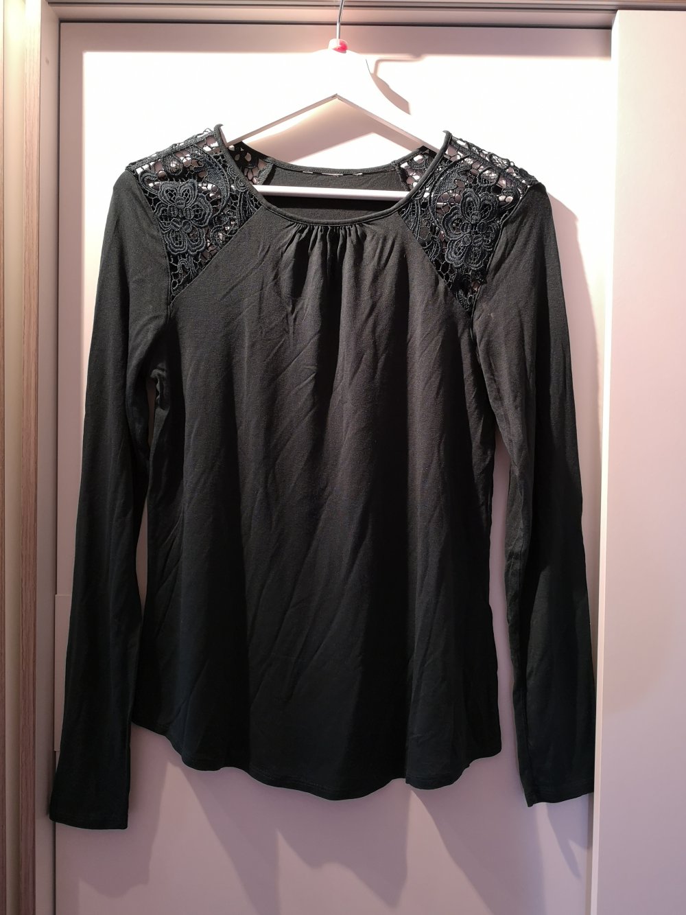 Shirt wie neu mit Spitze