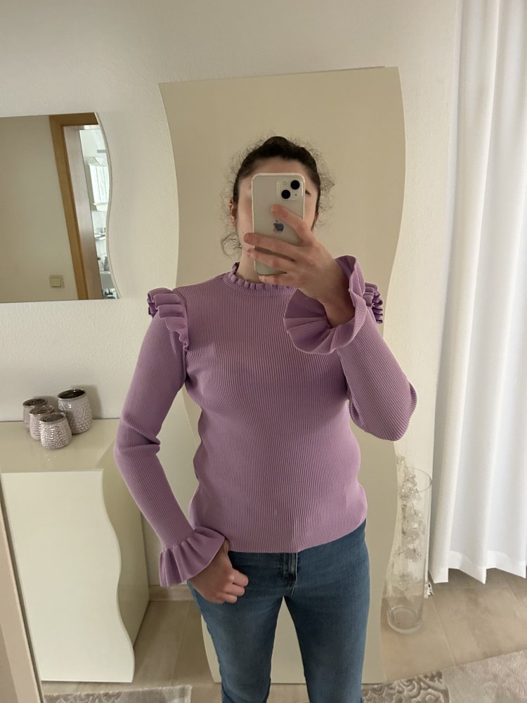 Rippenpullover volantspullover rüschenpullover volantspulli rippenpulli pulli blogger