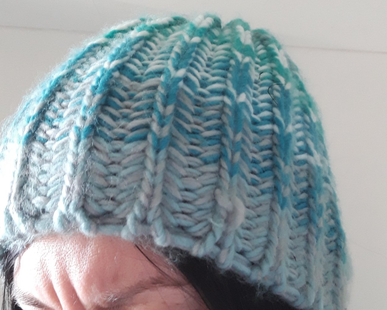 Strickmütze Wintermütze Beanie hellblau türkis gemustert Hippie