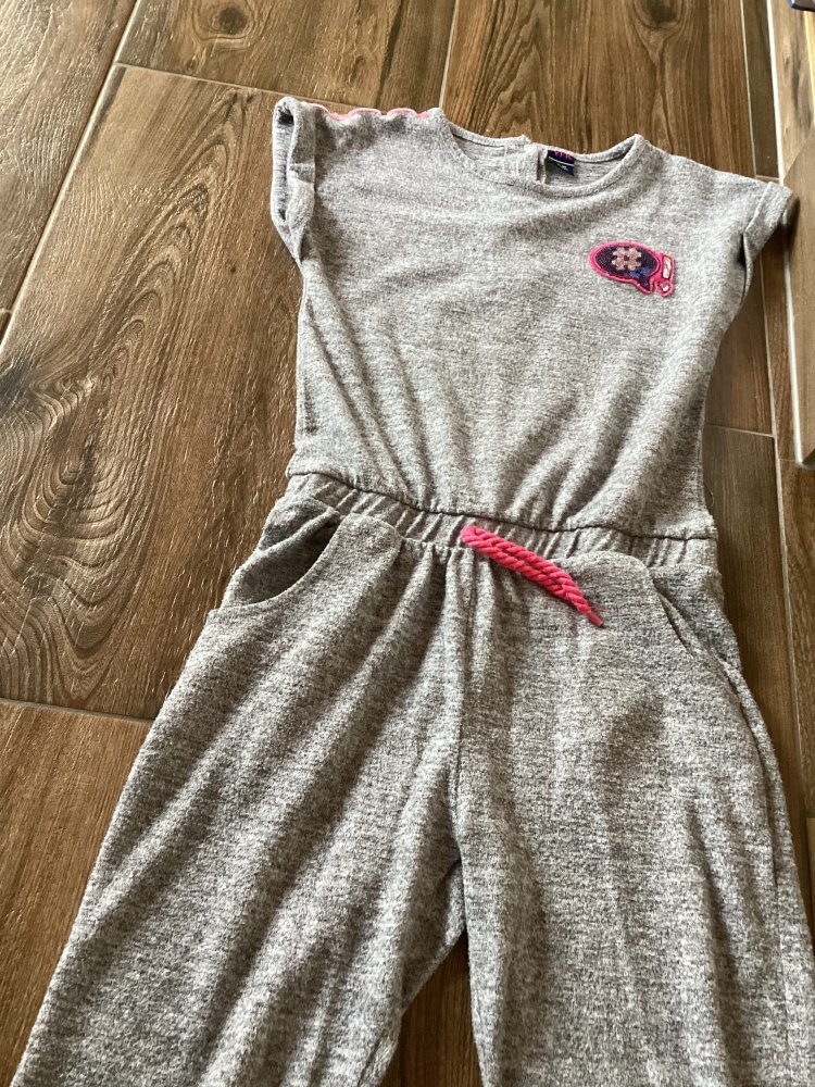 schöner kuschliger Jumpsuit gr.134/140   