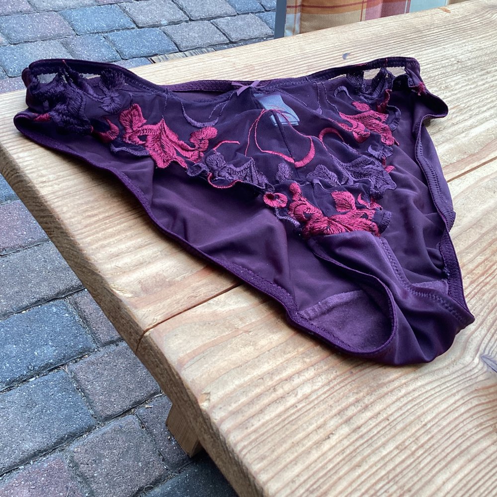 schöner neuwertiger Slip gr.40/42