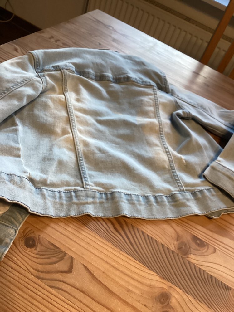 schöne neuwertige Jeansjacke gr.152