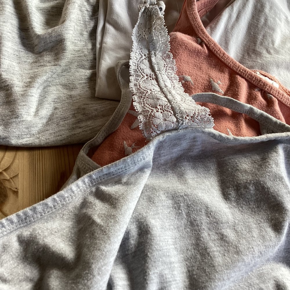 5 Unterhemden gr.158/164 von Yigga