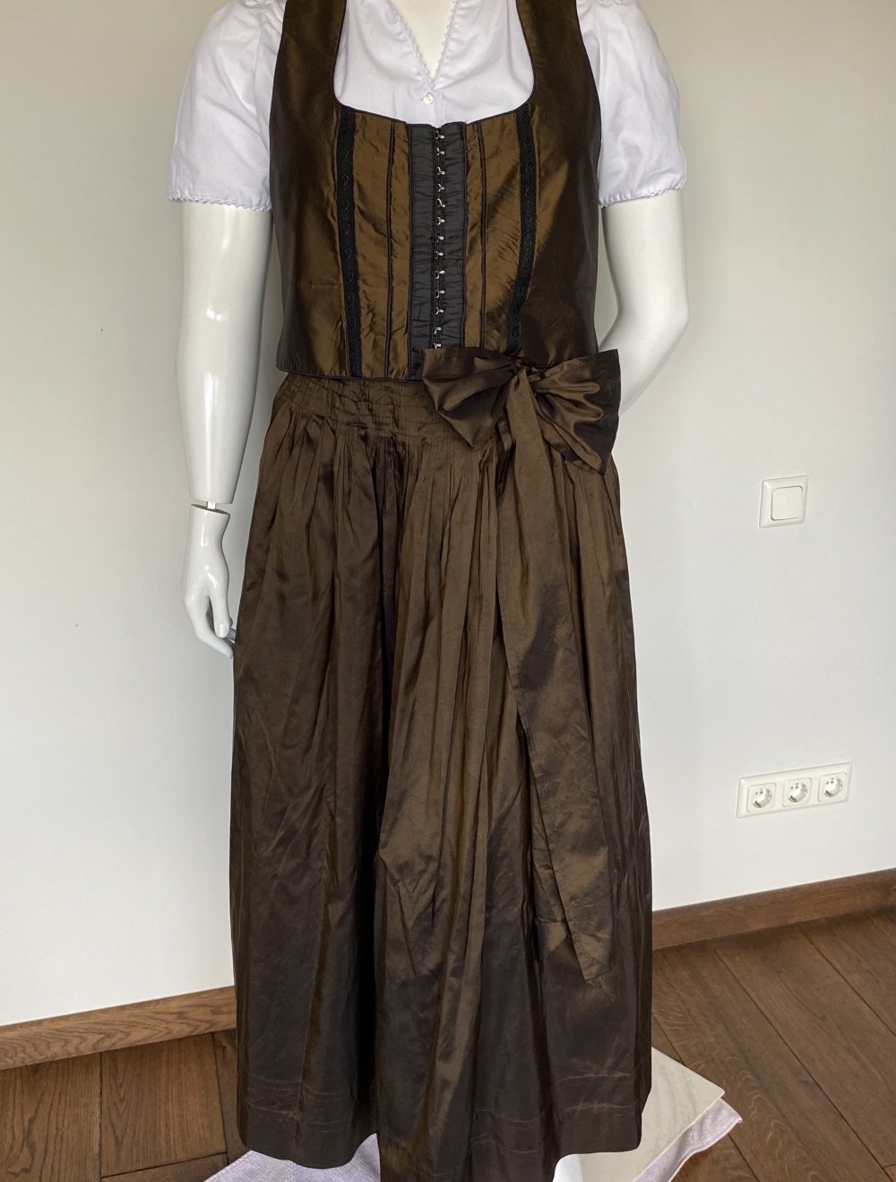 Dirndl, Maßanfertigung, Thaiseide, 2teilig, Rock u. Mieder, braun, Gr. 44