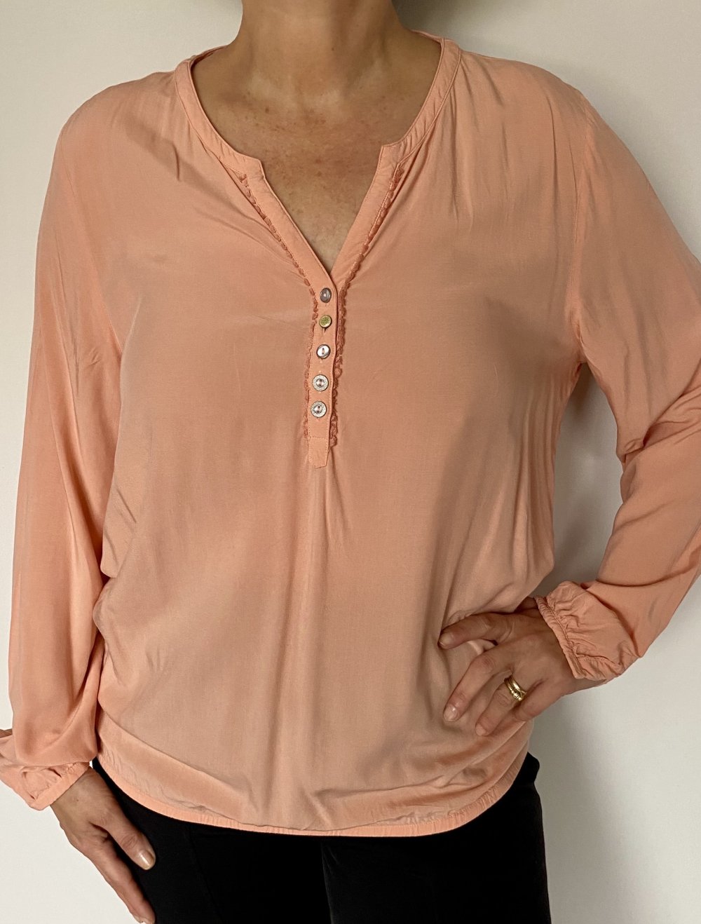 La Gauchita (L‘Argentina), Blusenshirt, langarm, apricot, Gr. 40