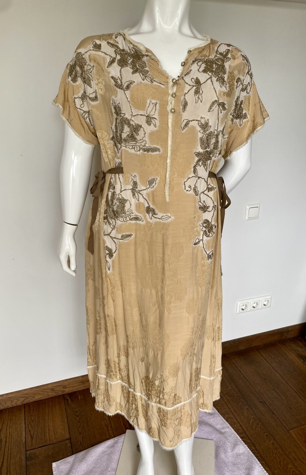 Zara, Tunikakleid, Boho Style, opulent bestickt, goldfarben, Schmucksteine, Gr. L