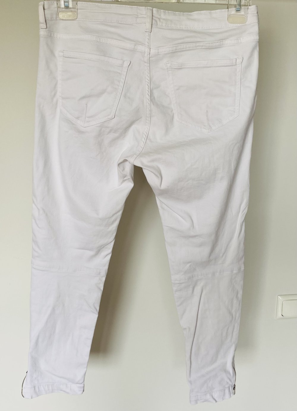 H&M, Jeans, weiß, Stretch, Bikerstyle, Reißverschlüsse, Gr. 44