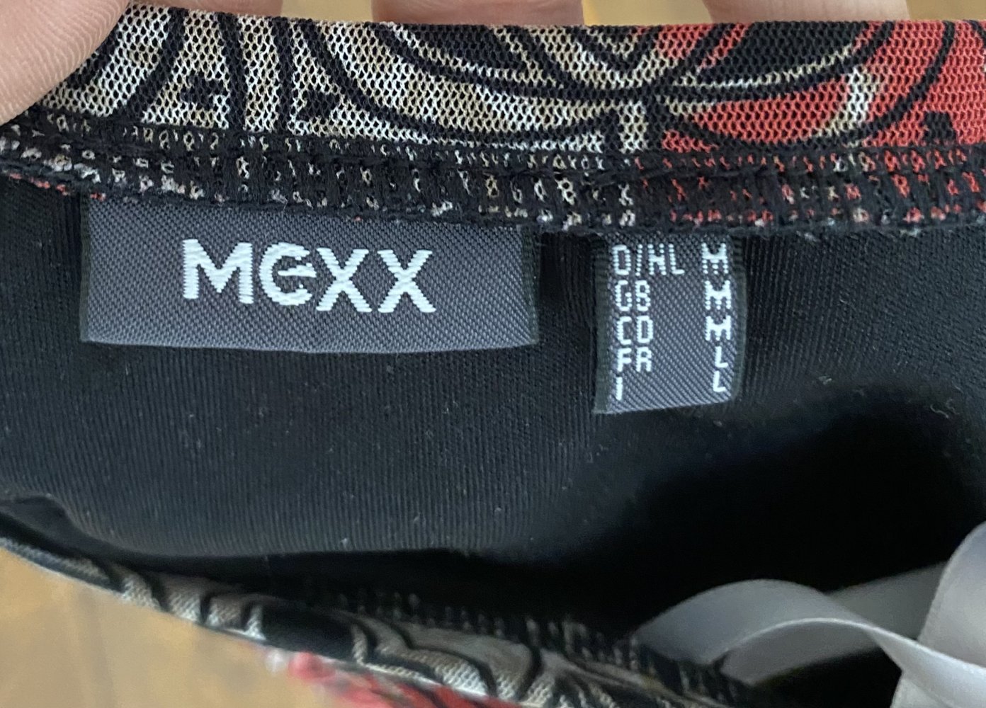 Mexx, Rock, knielang, schwarz/rot, Meshoptik, Gr. M