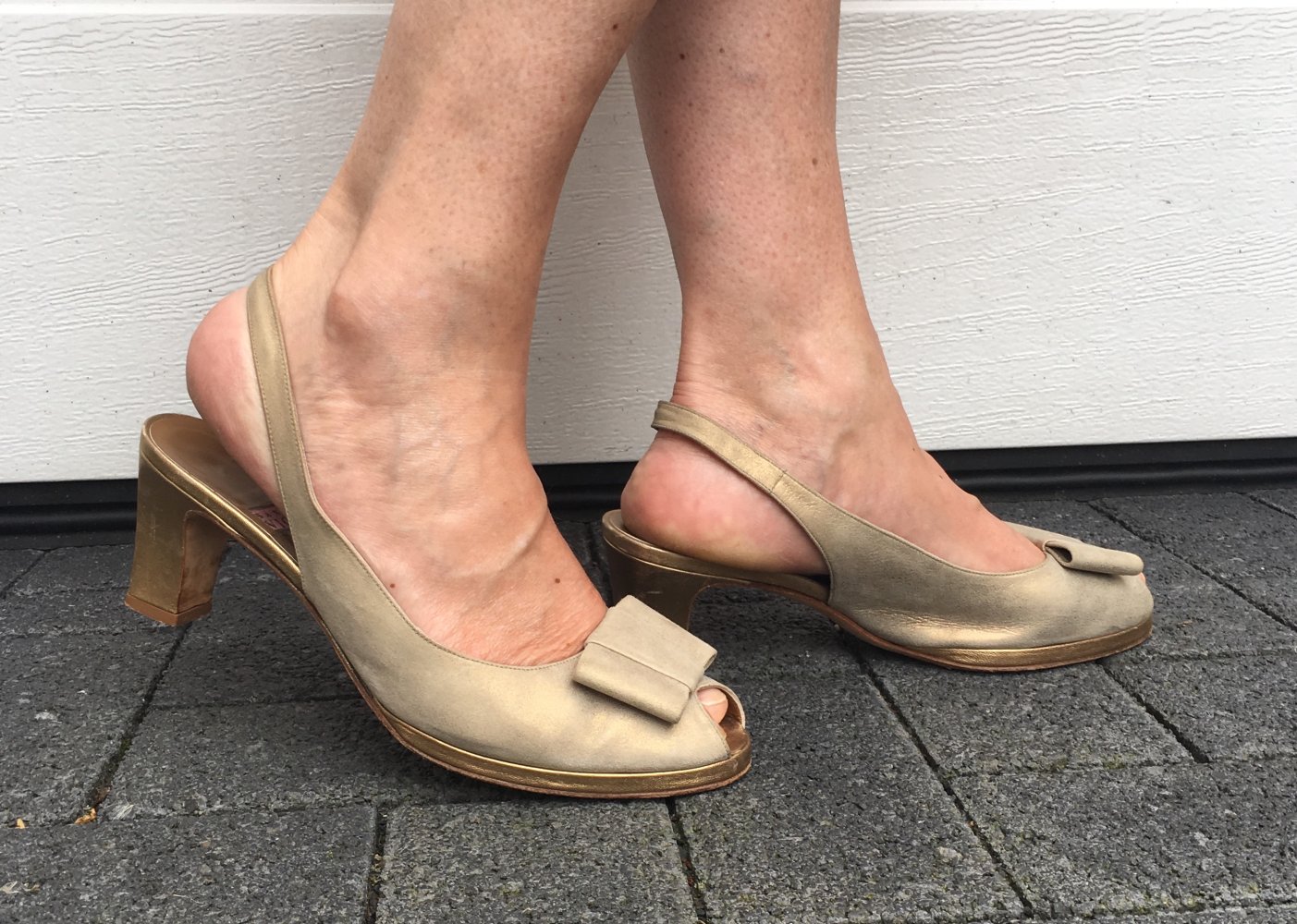 Vicari, ital. Leder Peeptoe, goldmetallic, Gr.38,5