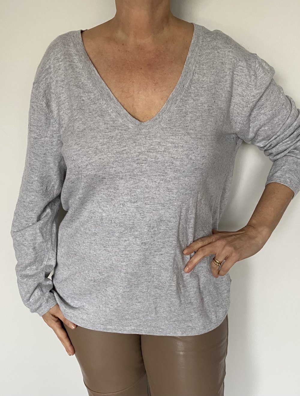 H&M, Basic Pullover, Strick, V-Ausschnitt, blaugrau meliert, Gr. L