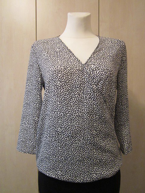 Bluse / Top in aktueller Wickeloptik von MANGO